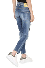 Load image into Gallery viewer, Cool Girl cropped jeans
