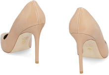 Load image into Gallery viewer, Stuart leather pumps
