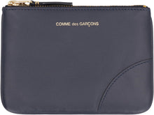 Load image into Gallery viewer, Logo detail flat leather pouch
