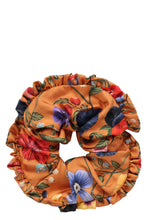Load image into Gallery viewer, Giga fabric scrunchie
