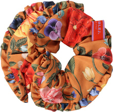 Load image into Gallery viewer, Giga fabric scrunchie
