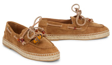 Load image into Gallery viewer, Boat shoes with details
