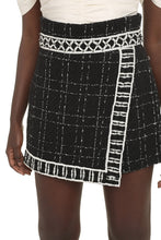 Load image into Gallery viewer, Embroidered tweed shorts
