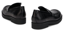 Load image into Gallery viewer, Casual loafers with distinctive details
