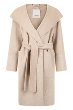 Load image into Gallery viewer, Coat with belt
