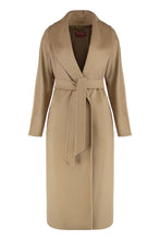 Load image into Gallery viewer, Coat in cashmere blend
