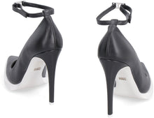 Load image into Gallery viewer, Rider leather pointy-toe pumps
