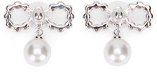 Load image into Gallery viewer, Earrings with bow and pearl

