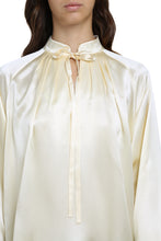 Load image into Gallery viewer, Tamigi silk blouse
