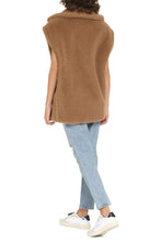 Load image into Gallery viewer, Teano vegan fur waistcoat
