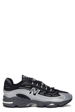 Load image into Gallery viewer, Low mesh sneaker
