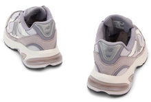 Load image into Gallery viewer, Sneakers 2010
