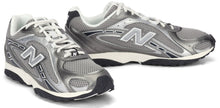 Load image into Gallery viewer, Sneakers with logo 204L
