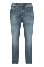 Load image into Gallery viewer, Dian carrot-fit jeans
