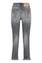 Load image into Gallery viewer, Cropped jeans
