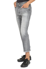 Load image into Gallery viewer, Cropped jeans
