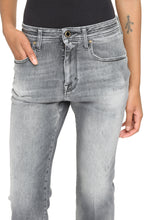 Load image into Gallery viewer, Cropped jeans
