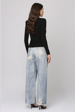 Load image into Gallery viewer, Full Cut wide-leg jeans
