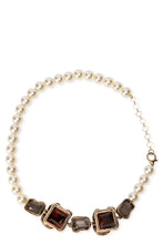 Load image into Gallery viewer, Bracelet with pearls
