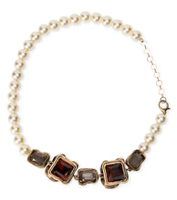 Load image into Gallery viewer, Bracelet with pearls

