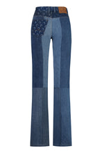 Load image into Gallery viewer, Straight leg jeans
