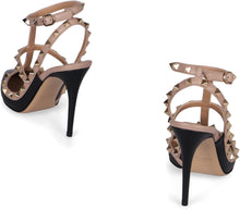 Load image into Gallery viewer, Rockstud Varnished Décolleté

