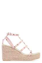 Load image into Gallery viewer, Rockstud platform sandals
