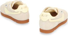 Load image into Gallery viewer, Windspin Low-top sneakers
