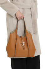 Load image into Gallery viewer, Media T Timeless Leather tote
