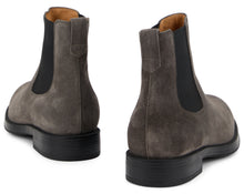 Load image into Gallery viewer, Chelsea boots
