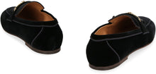 Load image into Gallery viewer, Velvet loafers
