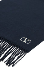 Load image into Gallery viewer, Scarf with fringes
