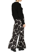 Load image into Gallery viewer, Wool-cashmere blend crew-neck sweater
