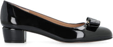Load image into Gallery viewer, Vara bow patent leather pumps
