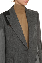 Load image into Gallery viewer, Contrasting detail coat
