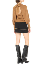 Load image into Gallery viewer, Knitted blouse with bow
