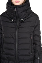Load image into Gallery viewer, Vonne short down jacket
