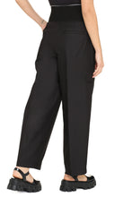 Load image into Gallery viewer, Carrot-fit cotton pants
