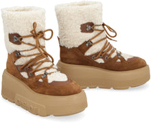 Load image into Gallery viewer, Suede ankle boots
