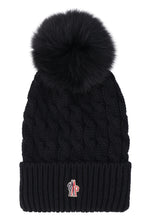 Load image into Gallery viewer, Pom pom beanie
