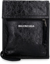 Load image into Gallery viewer, Explorer leather messenger bag
