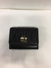 Load image into Gallery viewer, Quilted leather card holder
