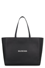 Load image into Gallery viewer, Leather tote
