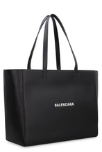 Load image into Gallery viewer, Leather tote
