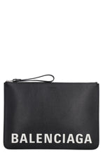 Load image into Gallery viewer, Logo detail flat leather pouch
