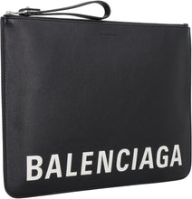 Load image into Gallery viewer, Logo detail flat leather pouch

