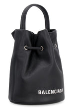 Load image into Gallery viewer, Leather bucket bag
