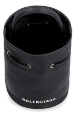 Load image into Gallery viewer, Leather bucket bag
