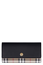 Load image into Gallery viewer, Continental wallet with Vintage check motif
