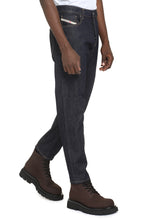 Load image into Gallery viewer, 2005 D-Fining tapered fit jeans
